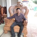 Khách hàng mua máy cưa