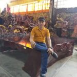 Khách hàng mua máy cưa bàn trượt