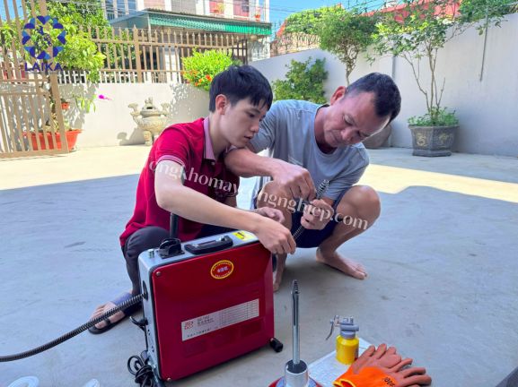 Tắc cống lặp lại nhiều lần do mảng bám dầu mỡ trong đường ống Tắc cống lặp lại nhiều lần do mảng bám dầu mỡ trong đường ống