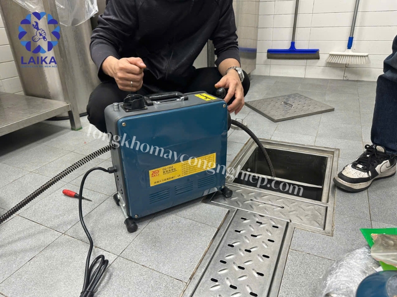 Nguyên nhân nghẹt cống sau khi sửa nhà do xi măng và cát rơi vào ống Nguyên nhân nghẹt cống sau khi sửa nhà do xi măng và cát rơi vào ống