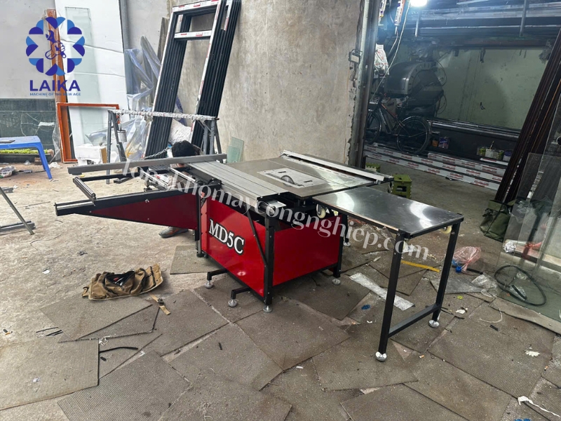 Hiệu quả sau khi sử dụng máy cưa bàn trượt MD5C với đường cắt chính xác và thao tác trượt mượt