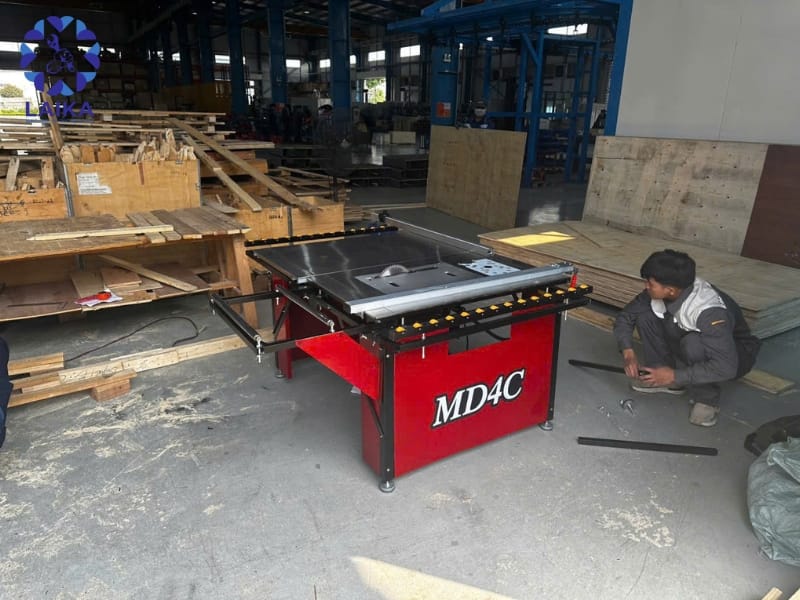 tra dầu máy cưa bàn trượt mini giúp vận hành trơn tru và bền bỉ