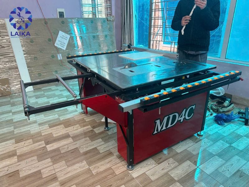 máy cưa bàn trượt tự động hóa giúp tăng năng suất sản xuất gỗ